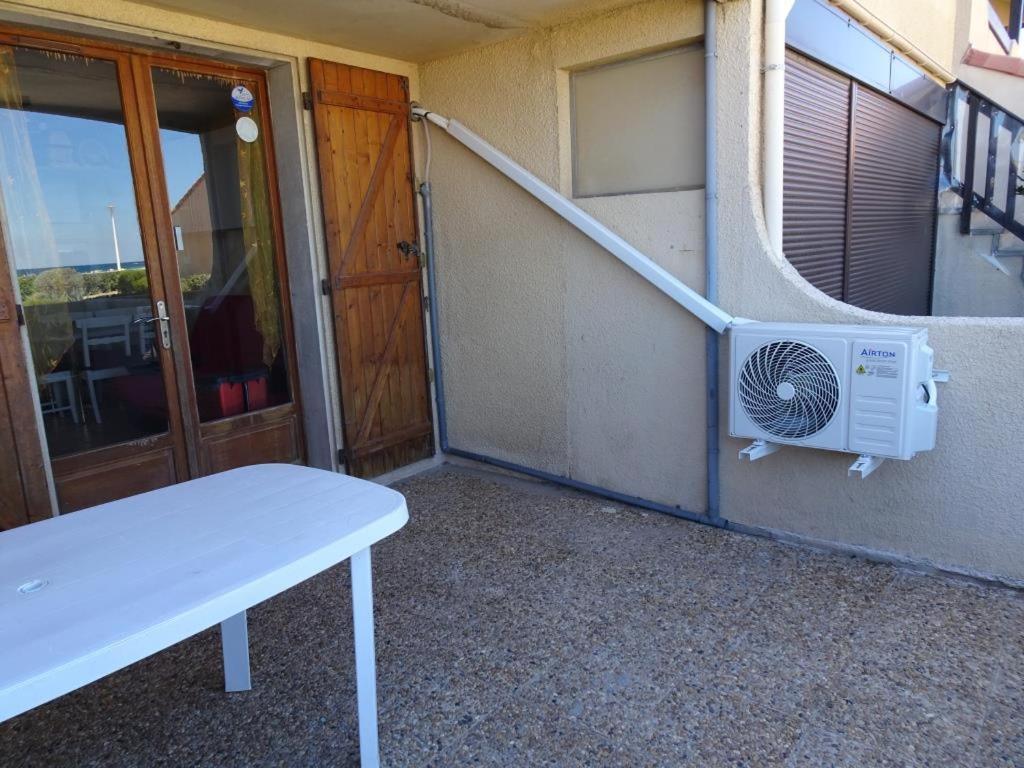 Port F2 Rdc 10 Metres, 25 M2, 5 Personnes Apartment
