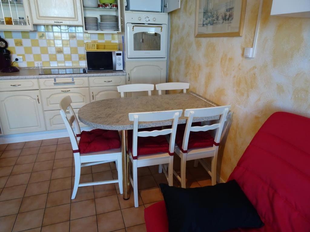 Port F2 Rdc 10 Metres, 25 M2, 5 Personnes Apartment *