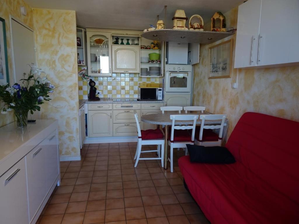Port F2 Rdc 10 Metres, 25 M2, 5 Personnes Apartment